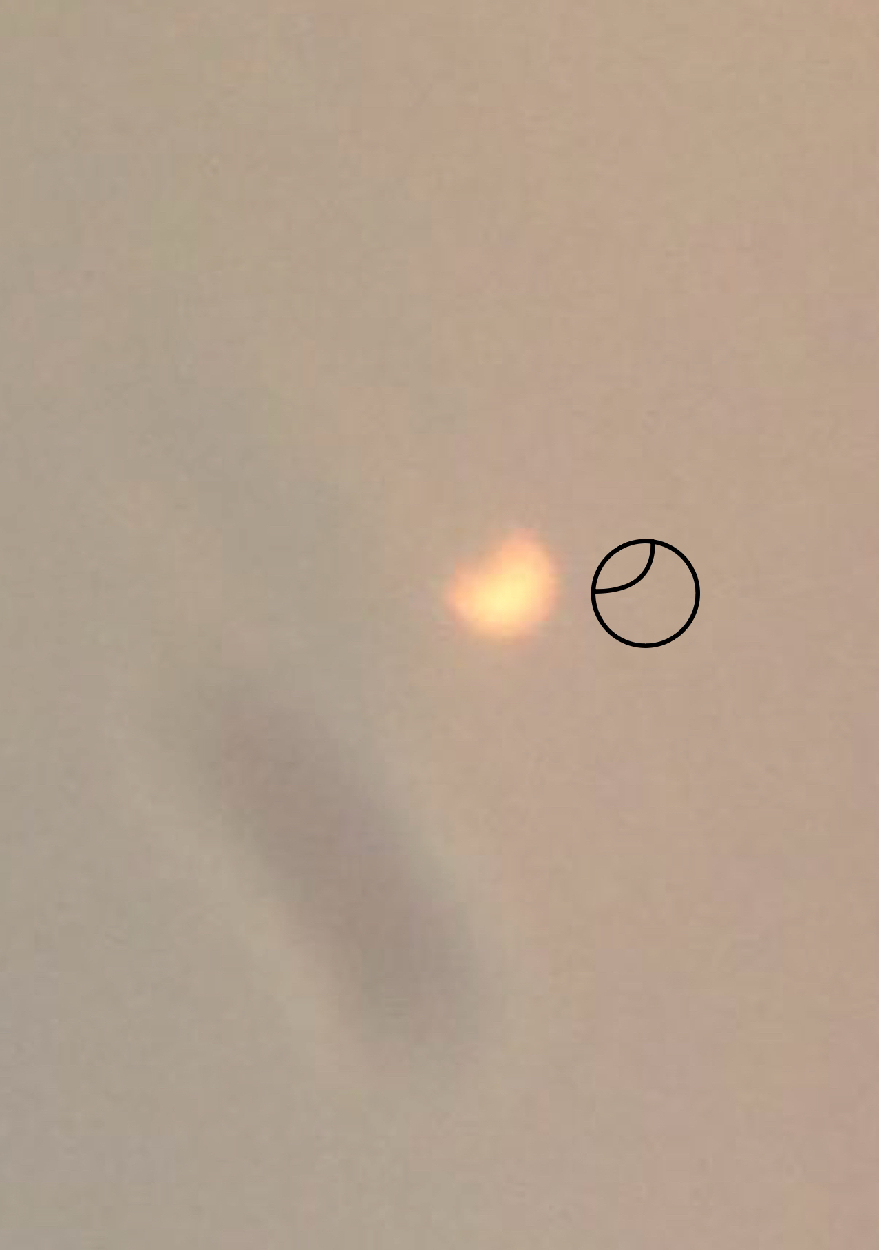 2017 image cropped, with outline traced over the crescent