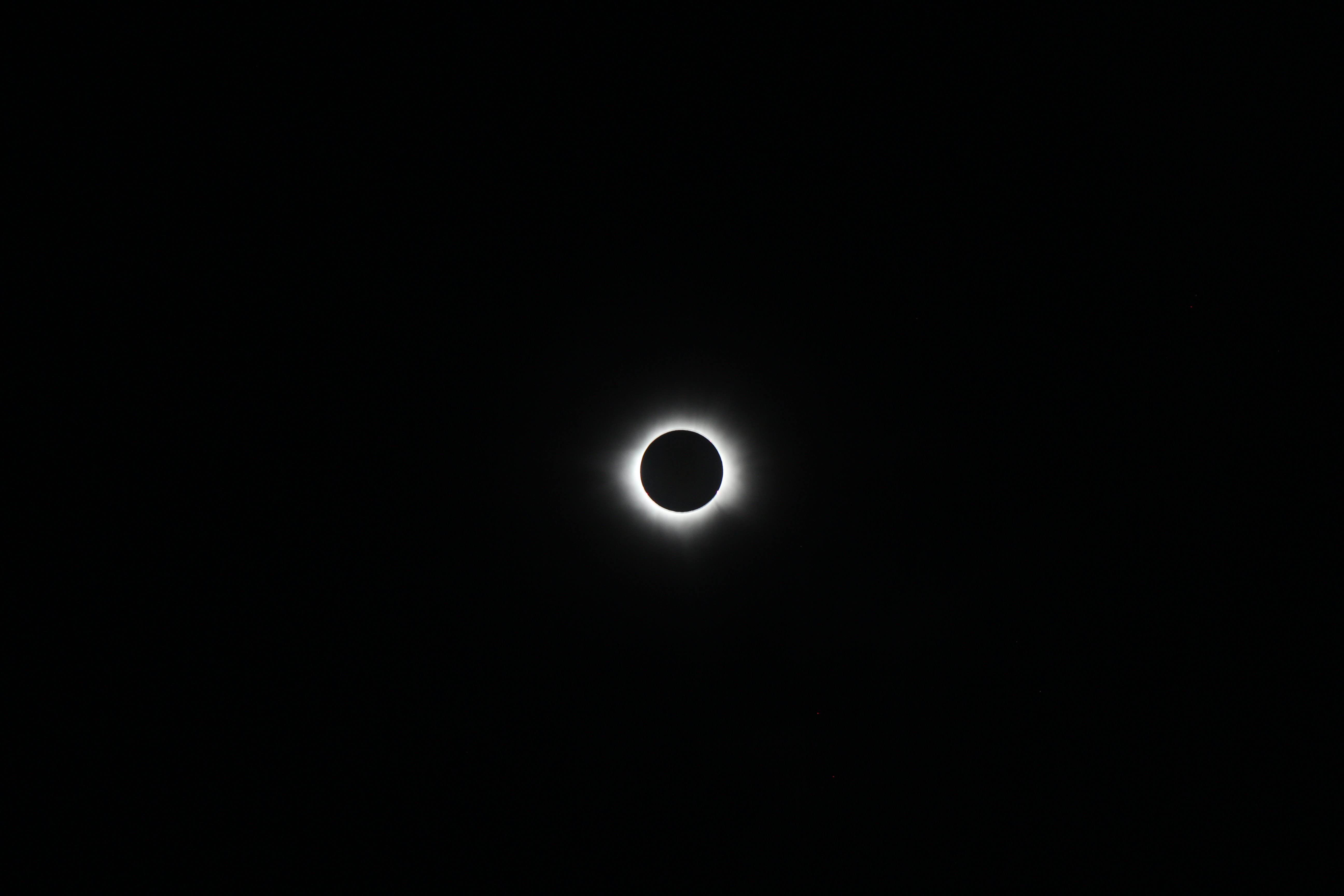 Uncropped Canon original of totality